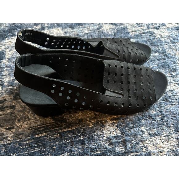 Munro Mickee Black Perforated Leather Slingback Sandals Size 9.5N Comfort Heel - Picture 1 of 8